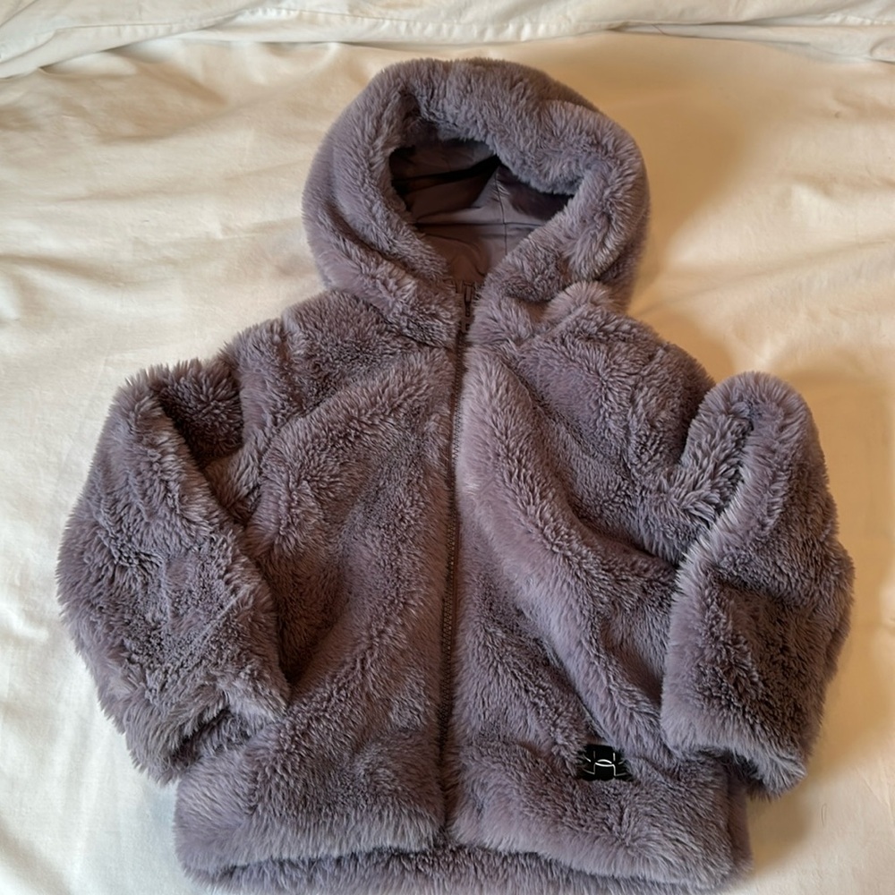 Under Armour size 4 fuzzy coat EUC